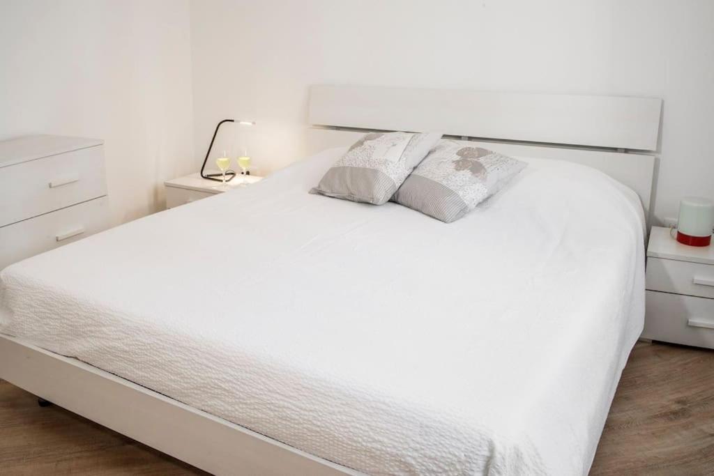 B&B Gocciadoro 26 Nuovo, Climatizzato, Zona Ospedale, Posto Auto トレント エクステリア 写真