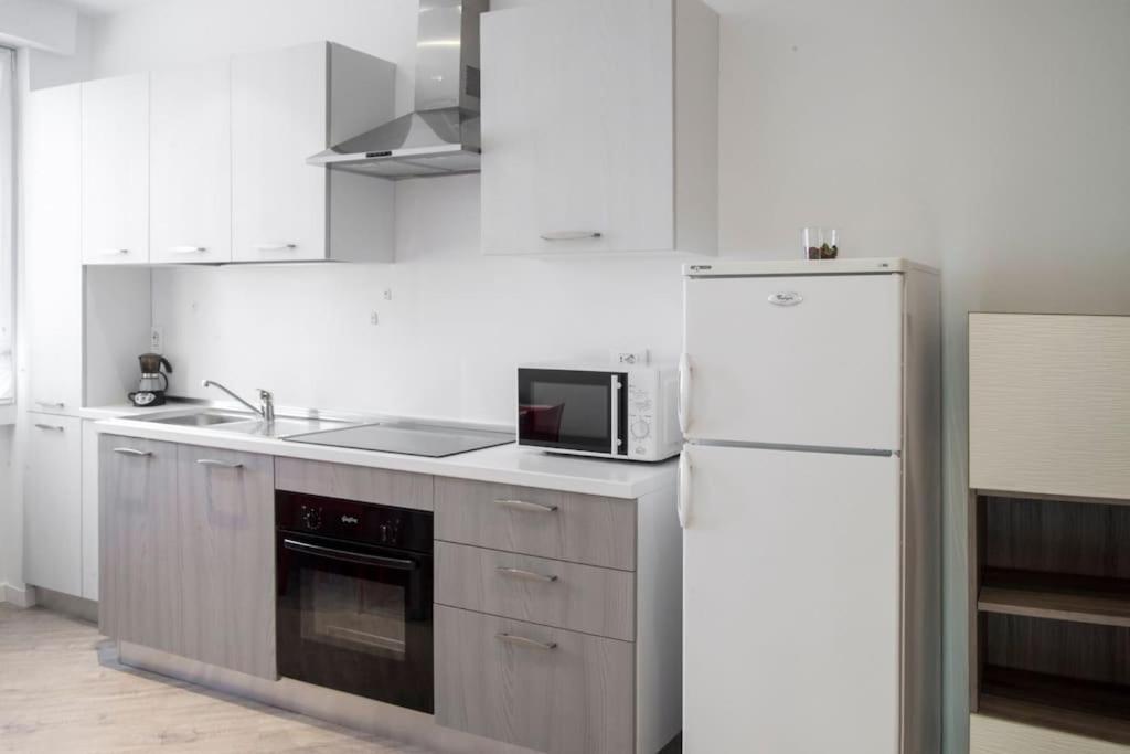 B&B Gocciadoro 26 Nuovo, Climatizzato, Zona Ospedale, Posto Auto トレント エクステリア 写真