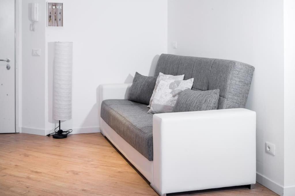 B&B Gocciadoro 26 Nuovo, Climatizzato, Zona Ospedale, Posto Auto トレント エクステリア 写真